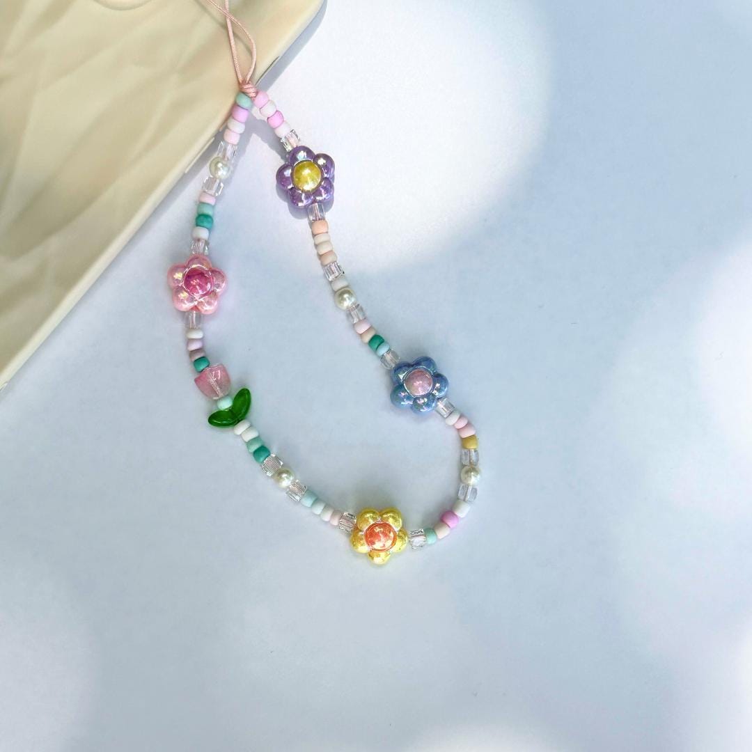 Cute tulip Beaded Phone Charm pink.Handmade colorful flower beaded Phone Wristlet.Phone Strap.Y2K charm.Camera strap.Phone Tether.Best gift.