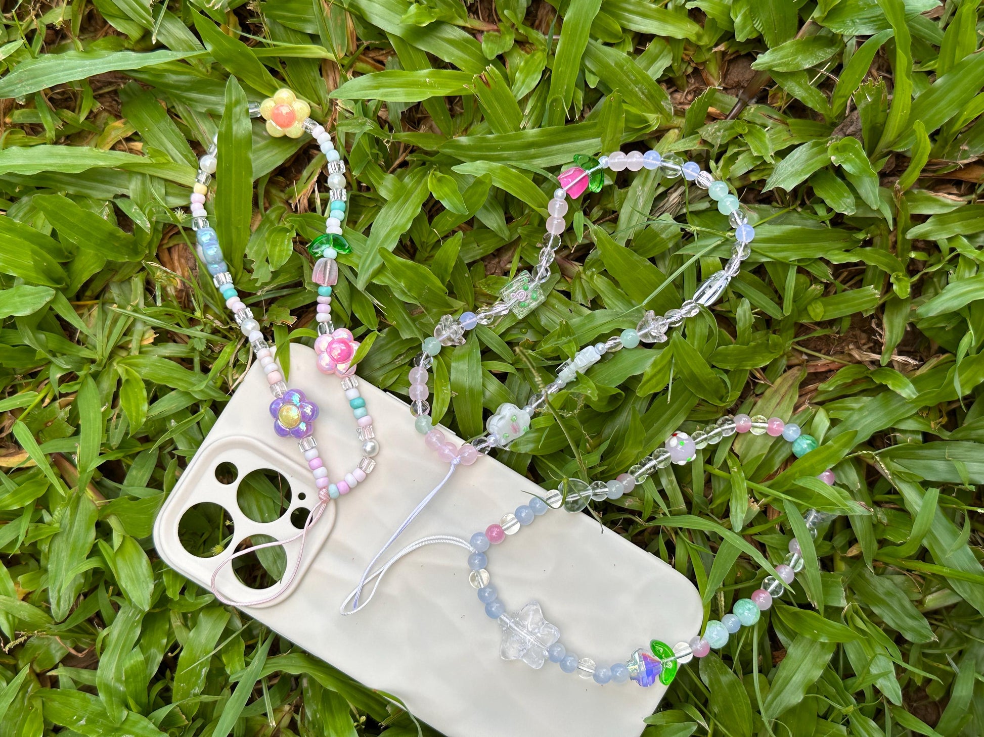 Cute tulip Beaded Phone Charm pink.Handmade colorful flower beaded Phone Wristlet.Phone Strap.Y2K charm.Camera strap.Phone Tether.Best gift.